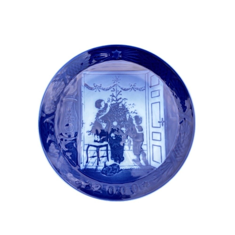 Royal Copenhagen 2000 Christmas Plate "Trimming the Tree" w/ Box & COA New